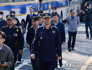 尹 탄핵심판 선고 D-1…서울청장 “불법 행위 용납 안해”