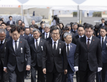 김동연 지사 “제주의 아픈 역사와 작별하지 않겠다”...제주 4·3 희생자 추념식 참석