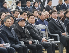 김관영 전북지사, 제주4·3희생자 추념식 연대 행보