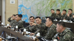 합참의장, 5군단 대비태세 현장점검…적 도발 시 단호한 대응