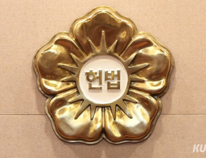 헌재 재판관들 속속 출근 중…선고 직전 마지막 평의