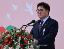 계엄 깨려 담 넘은 우원식 “운명의 날…헌정질서 회복되야”
