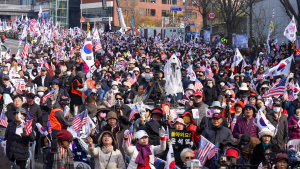 윤석열 탄핵심판 선고 당일 관저 앞 뒤덮은 지지자들 [尹 탄핵심판]