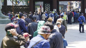 비싼 요양병원 떠미는 급여체계…“집에서 돌봄 받도록 개편해야”