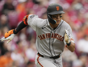 MLB 적응 마친 이정후, 3안타 폭발…3할 타율 진입