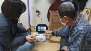구리시, AI 돌봄로봇 ‘다솜이’ 활용...어르신 건강·안전관리 강화