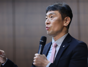이복현 “대내외 경제 불확실성 확대…금융 안정성 강화할 것”