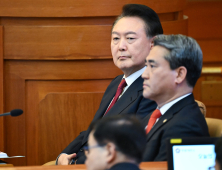 “계엄은 사법심사 대상”…尹 내란재판 영향 불가피