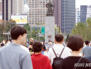 광화문광장서 비둘기 먹이 주면 과태료 최대 100만원…서울시, 오는 7월부터 시행
