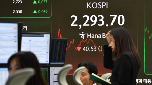 코스피, 美 상호관세 발효에 2,300선 붕괴