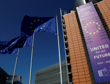 EU, 15일부터 美상품에 최고 25% 보복관세…“협상타결시 중단”