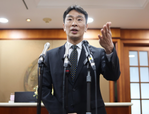 이복현, 운용사 보수인하 경쟁에 경고…“투자자 신뢰 훼손”