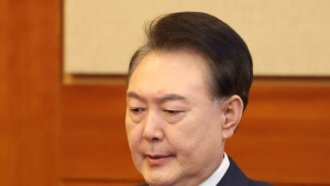 “尹, 11일 관저 퇴거 후 ‘사저정치’ 할 것”