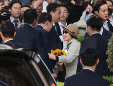 윤석열‚ 886일 만에 관저 떠나 ‘서초동 사저’ 복귀