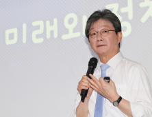 유승민, 대선 불출마…“진정한 보수의 길 계속 갈 것”
