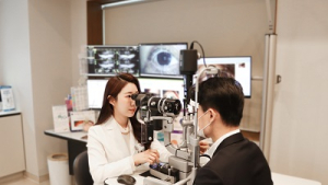 ‘무언가 떠다니는’ 비문증, 이 증상 동반되면 반드시 안과 진료 받아야 [건강 나침반]