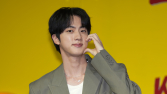 BTS 진 “대상보다 ‘기안장’으로 연락 더 많이 받아” [쿠키포토]