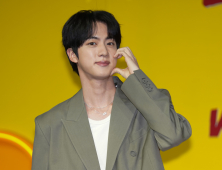 BTS 진 “대상보다 ‘기안장’으로 연락 더 많이 받아” [쿠키포토]