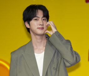 BTS 진 “대상보다 ‘기안장’으로 연락 더 많이 받아” [쿠키포토]