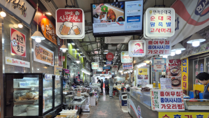 “간판부터 바꾸고 싶어요”…서울 전통시장 정비 ‘문턱’ 낮추자 기대감