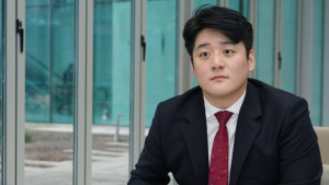 ‘나경원 캠프’ 김정식 “‘드럼통 밈’, 李 풍자하는 사회 아이콘”