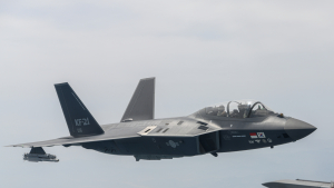 UAE 공군, KF-21 시제기 탑승…KAI 중동시장 확대 모색