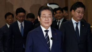이재명, 대통령 적합도 39% 선두…모든 후보 비호감 ‘과반’ [갤럽]