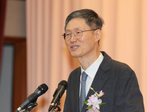 ‘尹 파면’ 문형배·이미선 헌법재판관 퇴임 “헌재 결정 존중해야”
