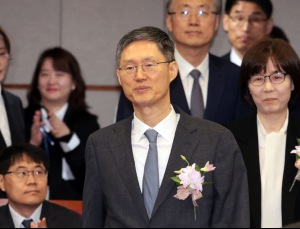 6년 임기 마친 ‘尹 파면’ 문형배 대행 “헌재 결정 존중해야”
