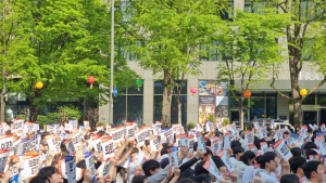 거리 나온 전공의·의대생…“정부, 정책 실패 인정하고 사태 수습해야”