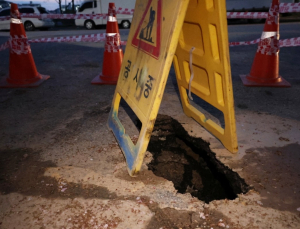 또 싱크홀…대전 정림동 도로서 1.5m 깊이 ‘땅 꺼짐’ 발생