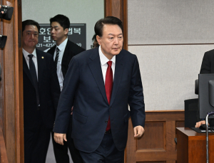 피고석 앉은 尹, 첫 공개…‘내란 혐의’ 2차 공판 시작