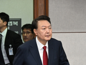 윤석열 “계엄은 법적 수단”…‘의원 끌어내라’ 지시 공방 격화