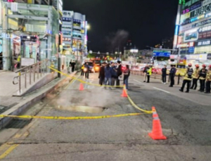 용인 수지구청역 인근 도로서 땅 꺼짐 발생…인명 피해 없어