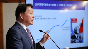 최태원 “상품 수출중심 성장 한계…규제 아닌 인센티브로 가야”