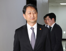 안덕근 산업부 장관 “자동차 美 관세 신속히 해결책 마련”