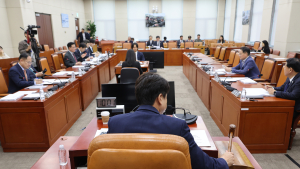 ‘계엄 시 군·경 국회 출입 제한’ 계엄법 개정안, 국방소위 통과 