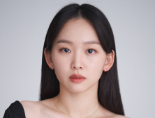 진기주, 차태현·조인성 품으로…베이스캠프컴퍼니 ‘영입 1호’ 배우 됐다