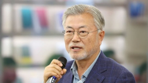 검찰, 문재인 전 대통령 ‘뇌물 혐의’ 기소…前 사위 특혜 채용 의혹