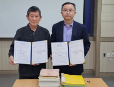 “‘제자 사랑 외길 20여년 직접 교재 만들어” [충남에듀있슈]
