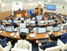 창원시의회, 허성무 전 시장 수사 촉구 건의안 '가결'…임명직 자진사퇴 결의안 '부결'