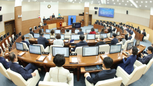 창원시의회, 허성무 전 시장 수사 촉구 건의안 '가결'…임명직 자진사퇴 결의안 '부결'