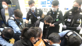 전장연, 혜화역 승강장서 시위 중 나흘 연속 강제 퇴거