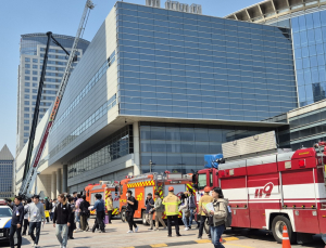 서울 코엑스 식당 화재…30여분만 초진 완료