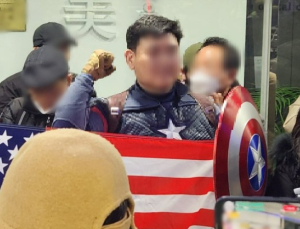 ‘CIA 요원 행세’ 캡틴아메리카, 中대사관 난입 미수…3년 구형