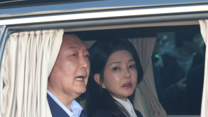 검찰, 김건희 ‘도이치 의혹’ 재수사…명품백 사건은 제외