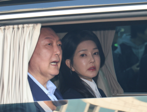 검찰, 김건희 ‘도이치 의혹’ 재수사…명품백 사건은 제외