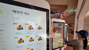 맥도날드, ‘점심값 걱정’ 직장인 공략…가성비로 틈새시장 노린다