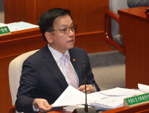 국회 예결위, 추경안 증액 두고 신경전 ‘팽팽’…한덕수 출마설 두고선 ‘설전’