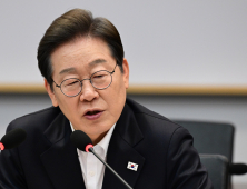 “4.5일제 기업 전폭 지원” 이재명, ‘근로자의날’ 앞두고 직장인 공약 발표